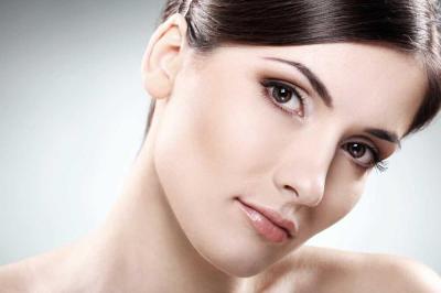 水杨酸：它的作用，益处以及如何在日常皮肤护理中使用