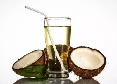 椰子水的10种营养师支持的好处