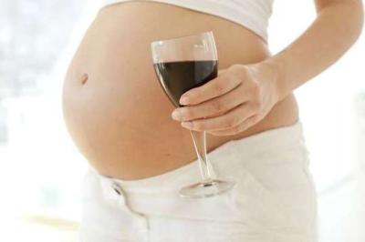 研究表明，几乎没有证据表明怀孕期间饮酒有害。